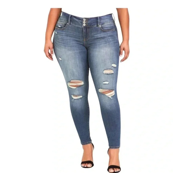 TORRID | Malibu Distressed Jegging Premium Stretch Medium Wash Jean Size 24R - Picture 1 of 8